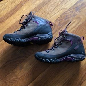 Hiking boots NWOT